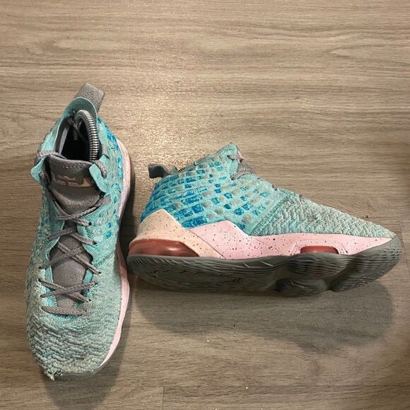 Nike Boys Lebron 17 South Beach BQ5594-444 Light Aqua Basketball Shoes Size 5Y - Picture 1 of 11